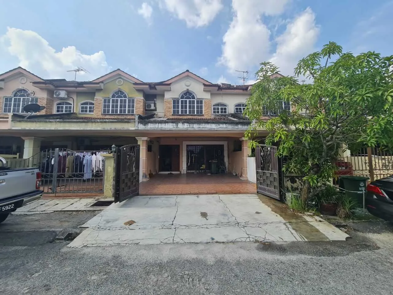 Rumah Teres Dua Tingkat Untuk Dijual Di Taman Tawas Mewah Tasek